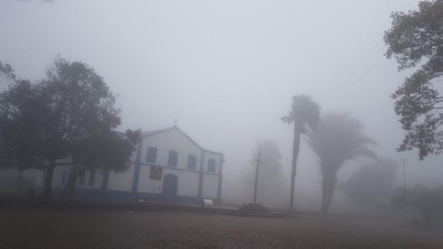  Chapada dos Guimarães amanhece coberta por neblina e surpreende moradores